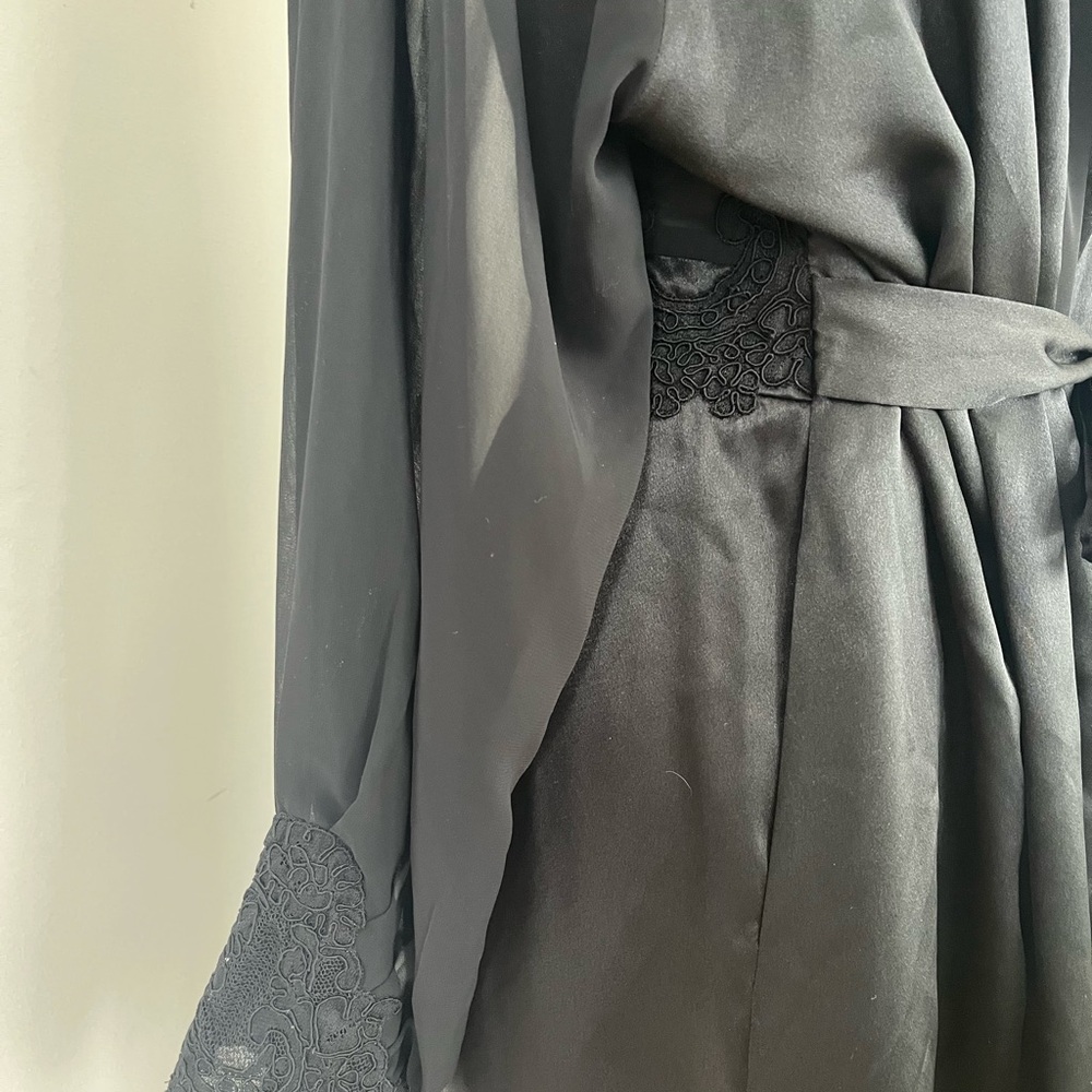 NWT Oscar de la Renta Black Satin Robe with Lace Trim - Picture 4 of 5